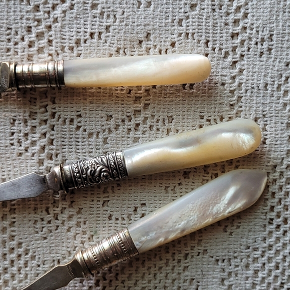 Mother of Pearl Silverware, Set of 3 - Picture 6 of 6